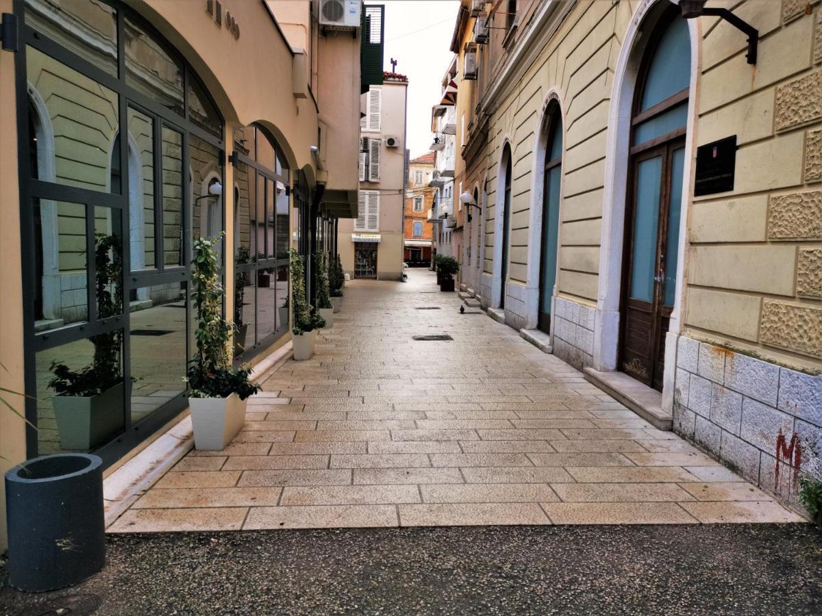 فندق Divinity'S Reach - Old Town Center زادار المظهر الخارجي الصورة