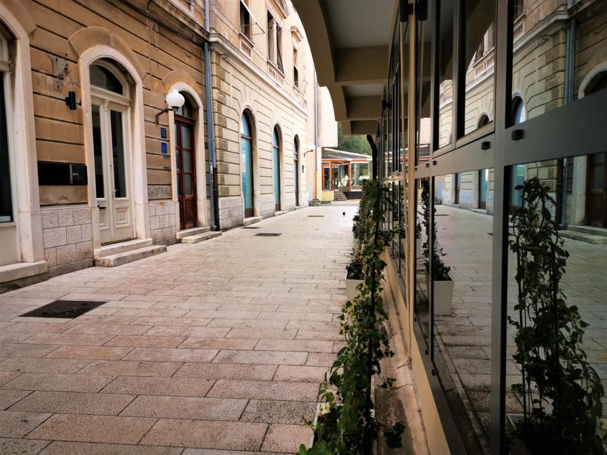 فندق Divinity'S Reach - Old Town Center زادار المظهر الخارجي الصورة